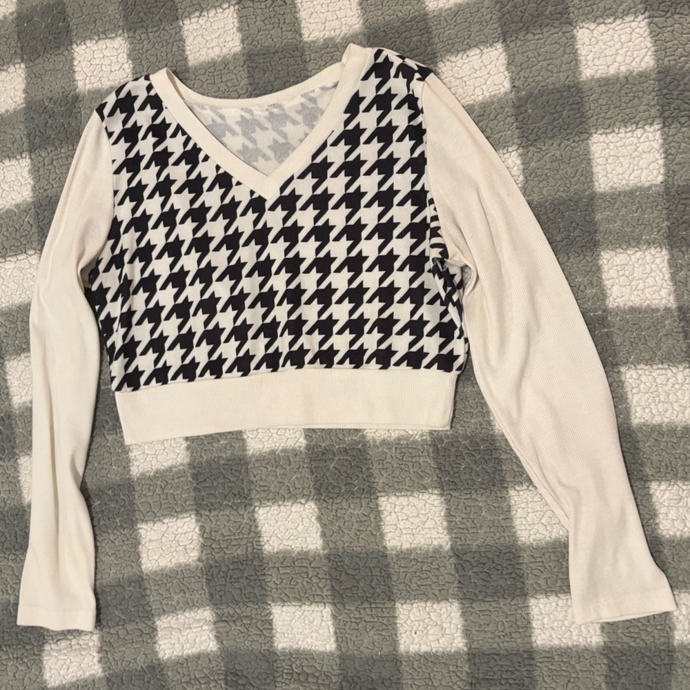 Black and White Houndstooth long sleeve crop top